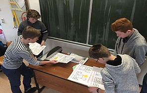 Schüler*innen stellen erstellen Schaubilder zur den Energie-Verbrauchsdaten und Testergebnissen an der Schule.