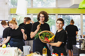 Schüler*innen beim Kochen. Schüler*innen beim Kochwn